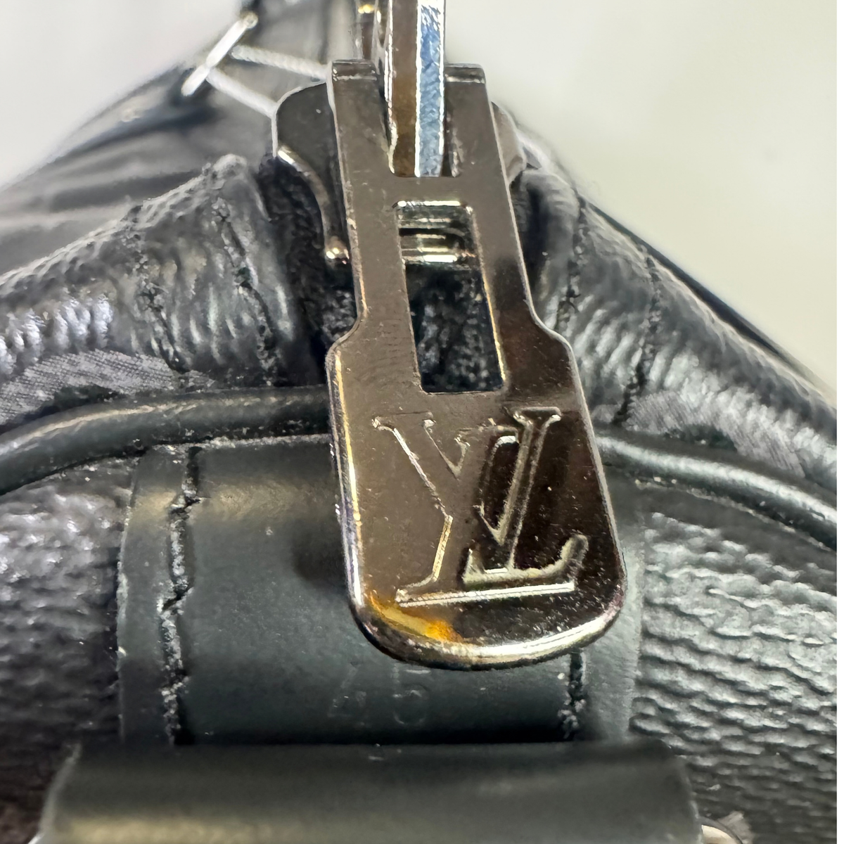 Louis Vuitton Keepall 45 Bandoulière Monogram Eclipse 2025