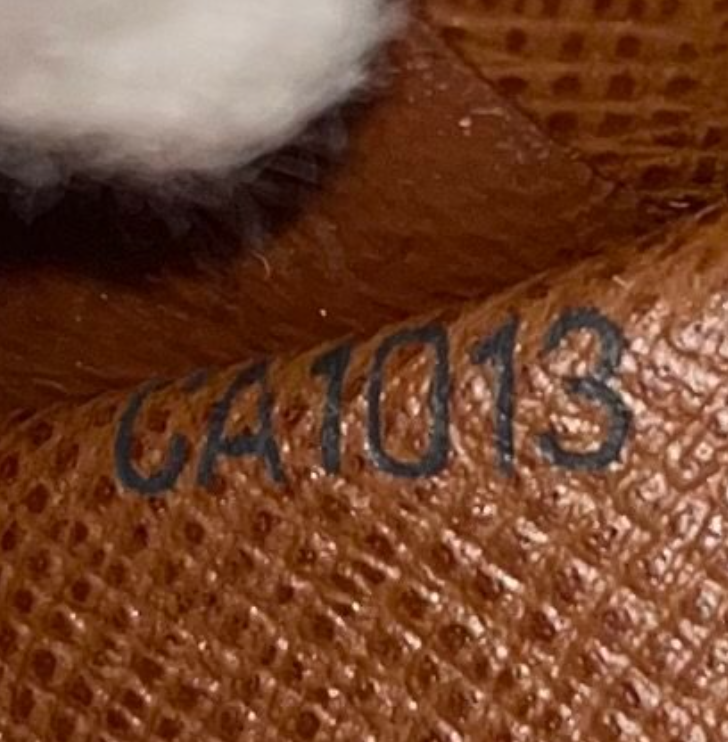 Louis Vuitton Cartera Doble Pliegue · Monogram