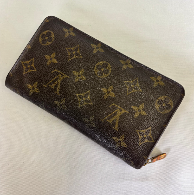 Louis Vuitton Zippy Wallet · Monogram
