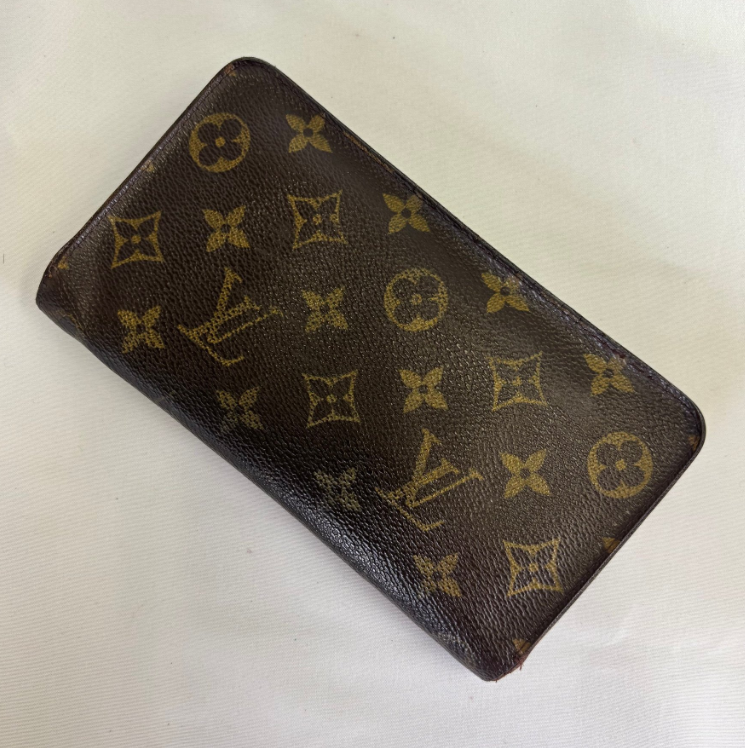 Louis Vuitton Zippy Wallet · Monogram