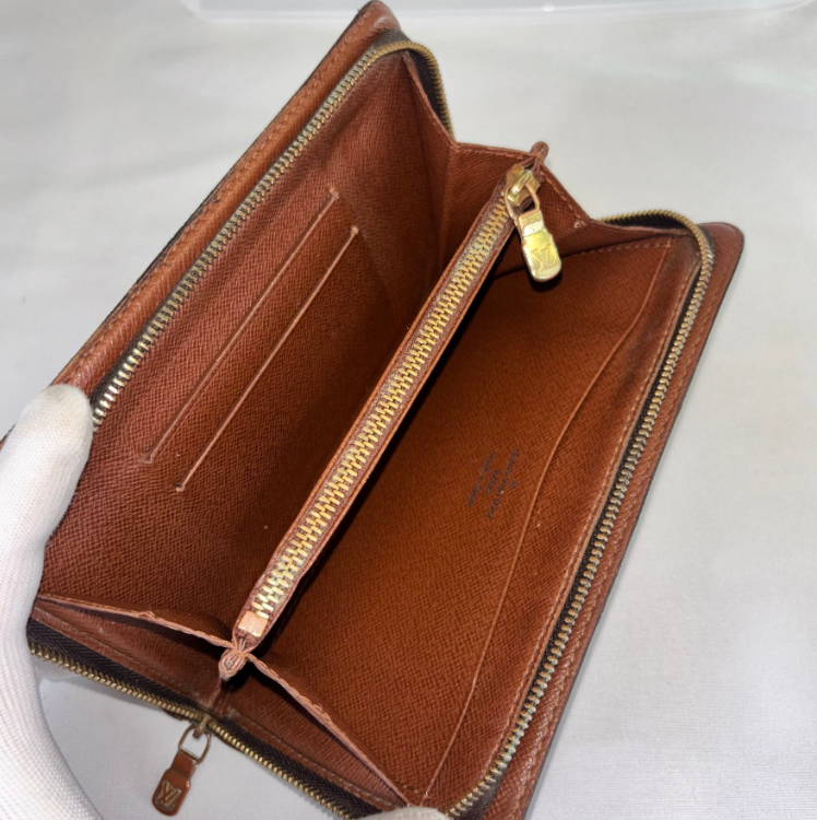 Louis Vuitton Zippy Wallet · Monogram