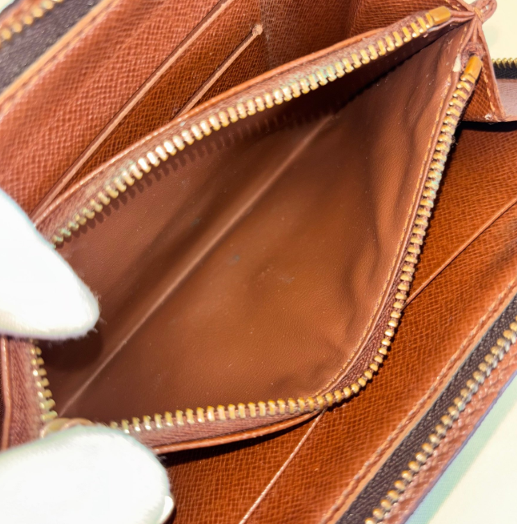 Louis Vuitton Zippy Wallet · Monogram
